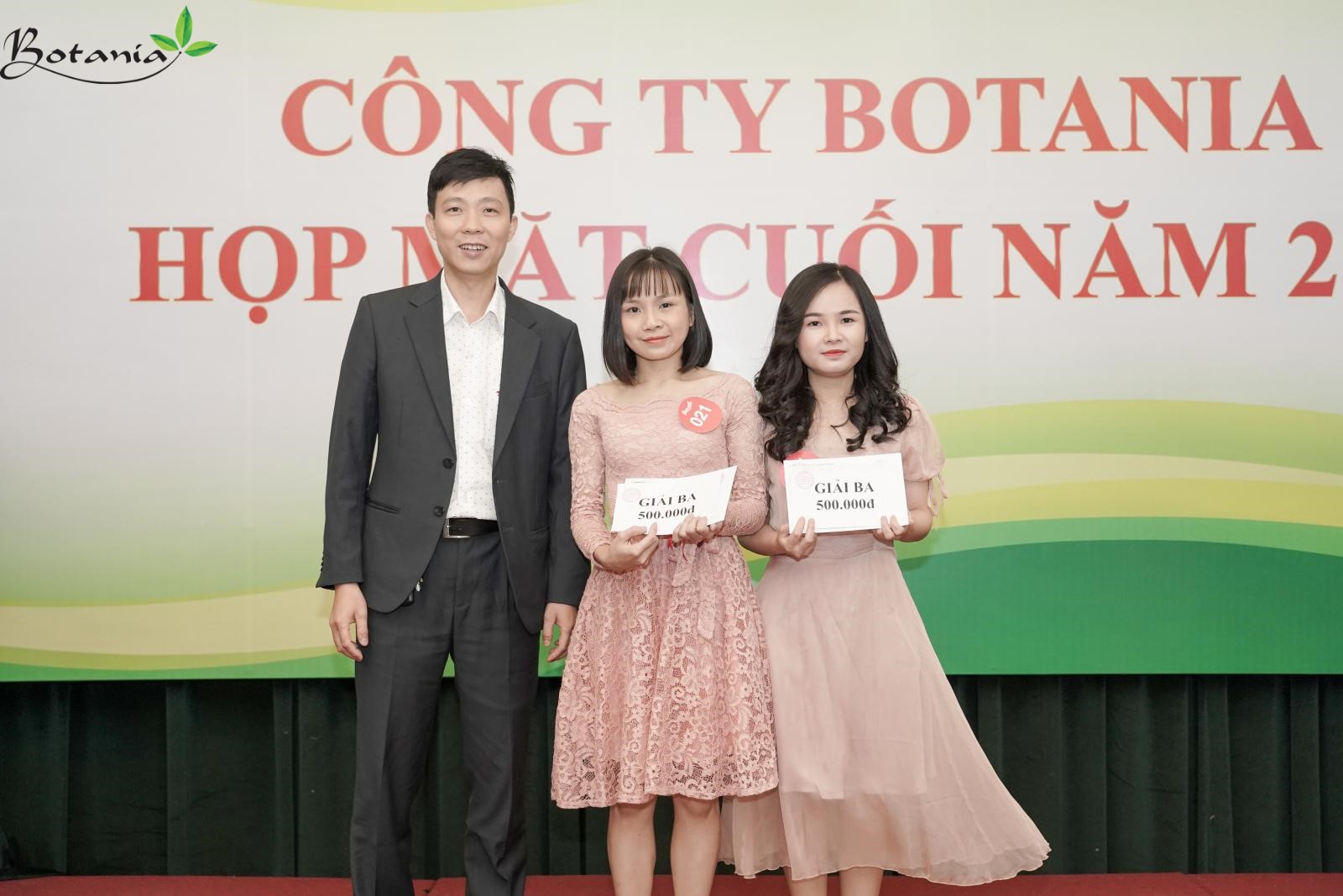 công ty botania trao giải thưởng cho nhân viên