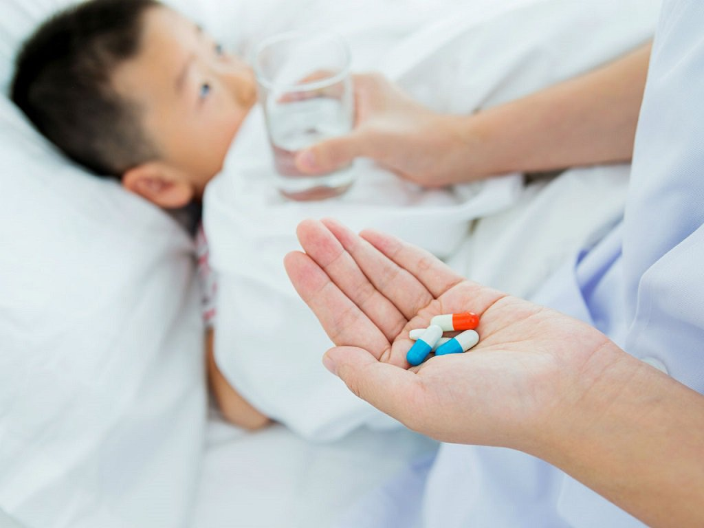Sử dụng kháng sinh trị ho cho trẻ em cần lưu ý gì?