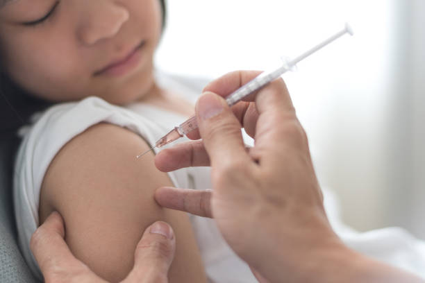 Trẻ cần được tiêm đủ vắc xin phòng bệnh sởi.