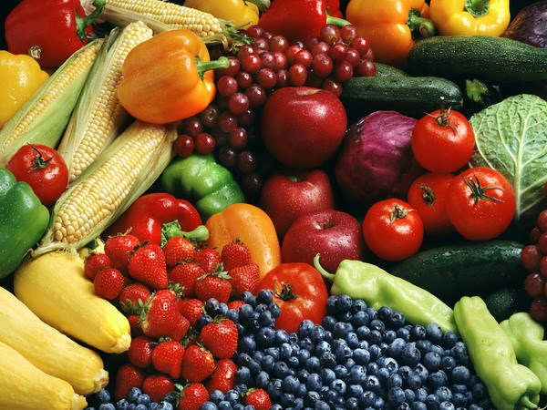 Rau xanh và trái cây là thực phẩm được ưu tiên trong chế độ ăn Địa Trung Hải