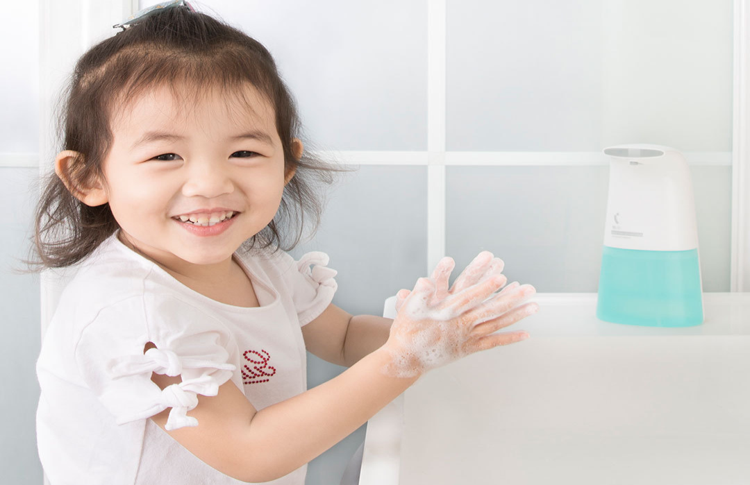 Hướng dẫn trẻ rửa tay đúng cách để phòng bệnh tay chân miệng