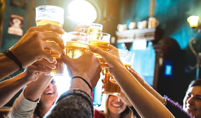 Bia rượu không tốt cho người bị đau dạ dày