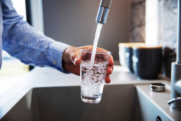 Nam giới nên uống nhiều nước để phòng ngừa viêm tuyến tiền liệt