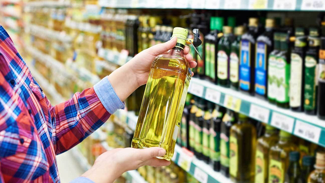 Chọn dầu ăn tại các cơ sở uy tín, các nhà phân phối chính hãng.