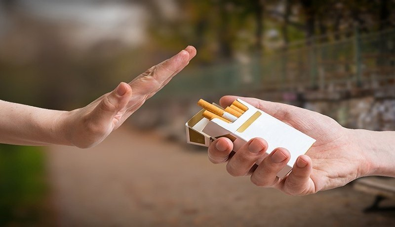Bỏ thuốc lá để bảo vệ sức khỏe cả gia đình.